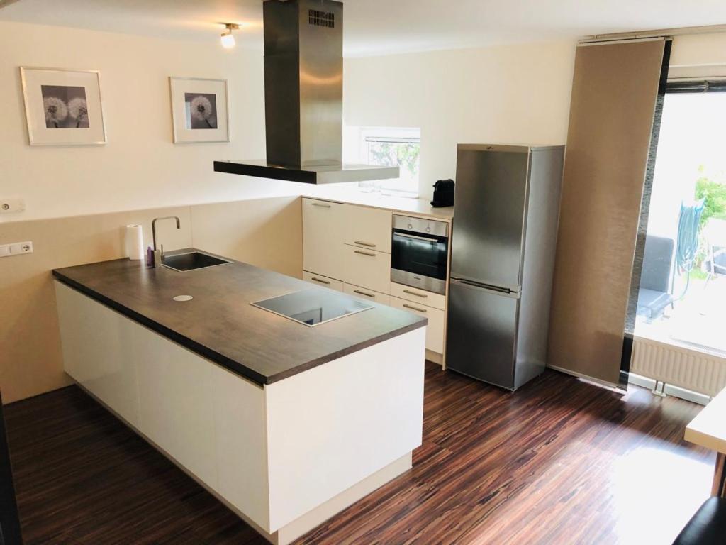 25H Garden Apartment Plus Private Beach นอยซีเดิลอัมเซ ภายนอก รูปภาพ